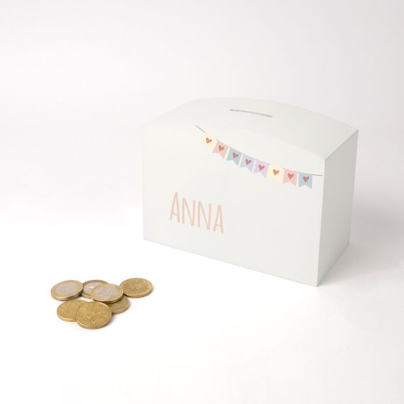 Spaarpotje met naam - Hartjesslinger - Sfeerbeeld 1