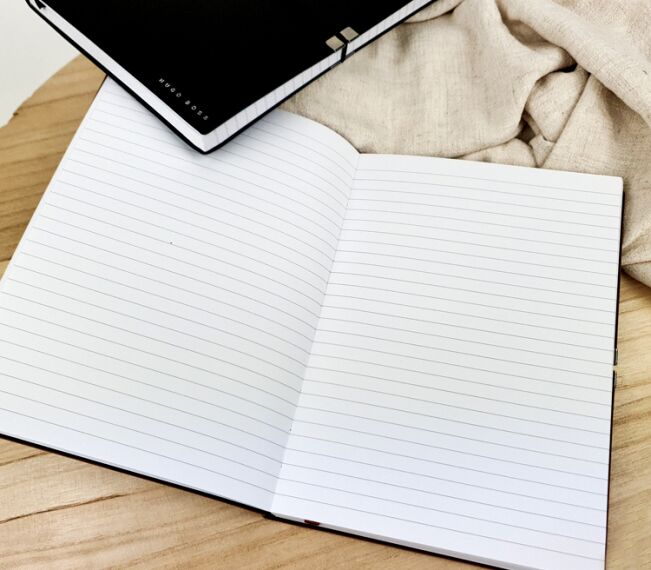 Lederen notitieboek met logo - Sfeerbeeld 2